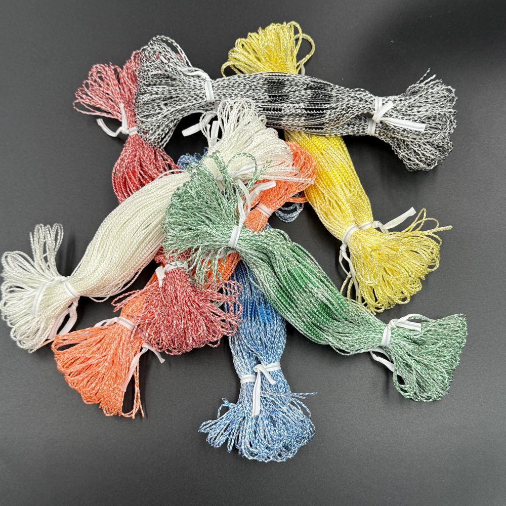 Coloured heddle bundles